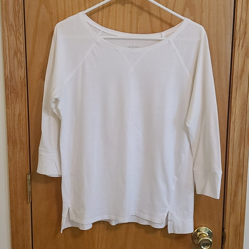 AE Elbow sleeve tee